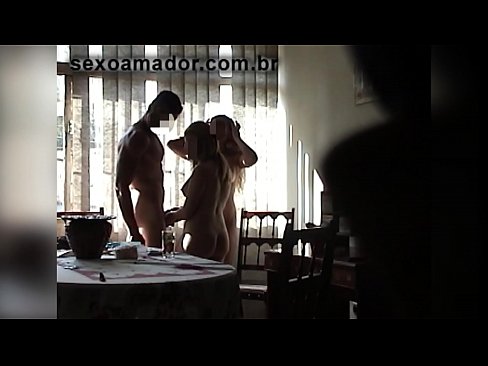 ❤️ L'amichi sessu invitanu un omu gigante è un trio cun ellu ❤ Video anale à porn co.xxxsexjav.ru ❤